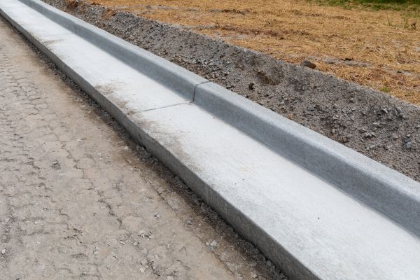 Cost of Concrete Curbing Repair in Lake Zurich